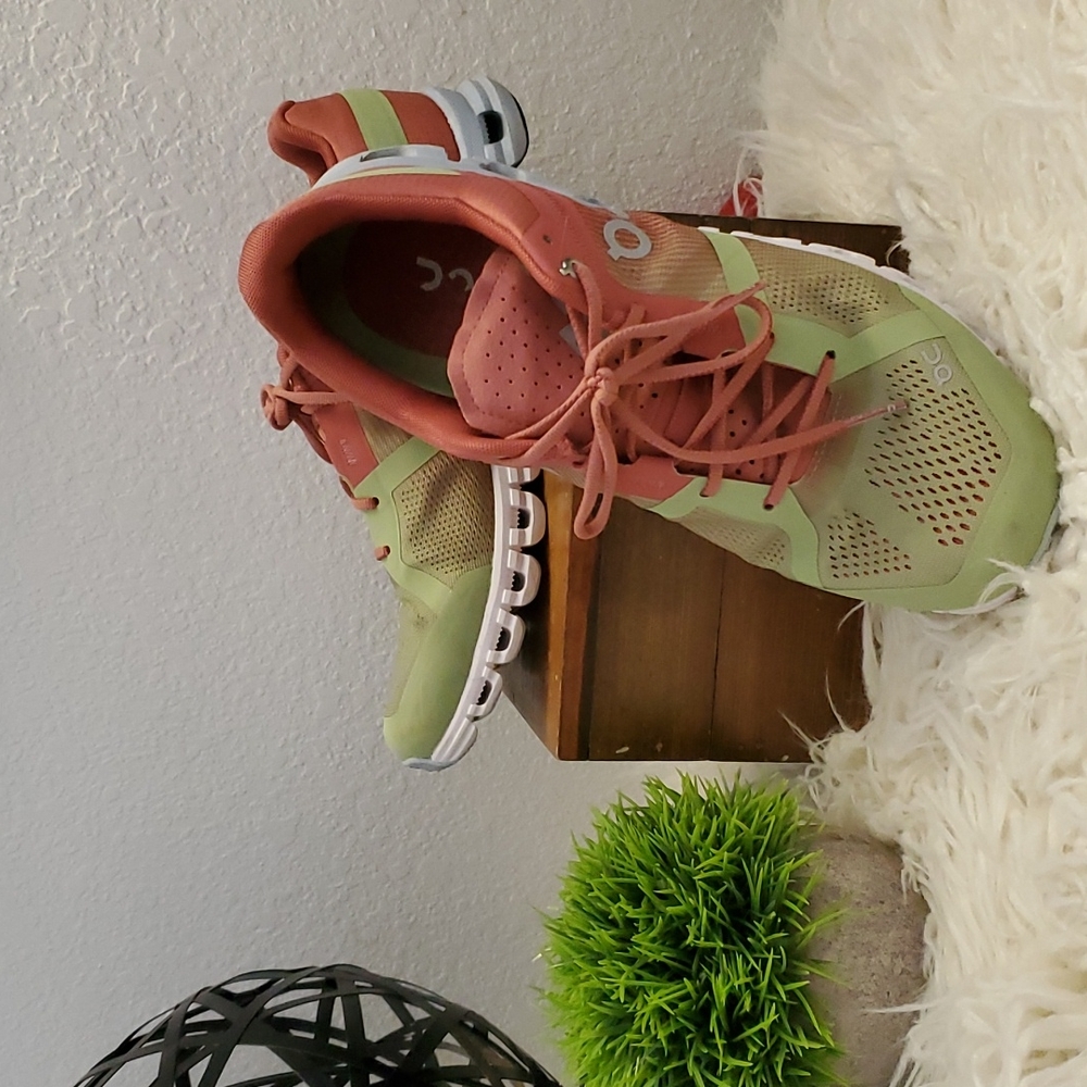 Like NEW On Cloudtec Running Shoes, sz 9